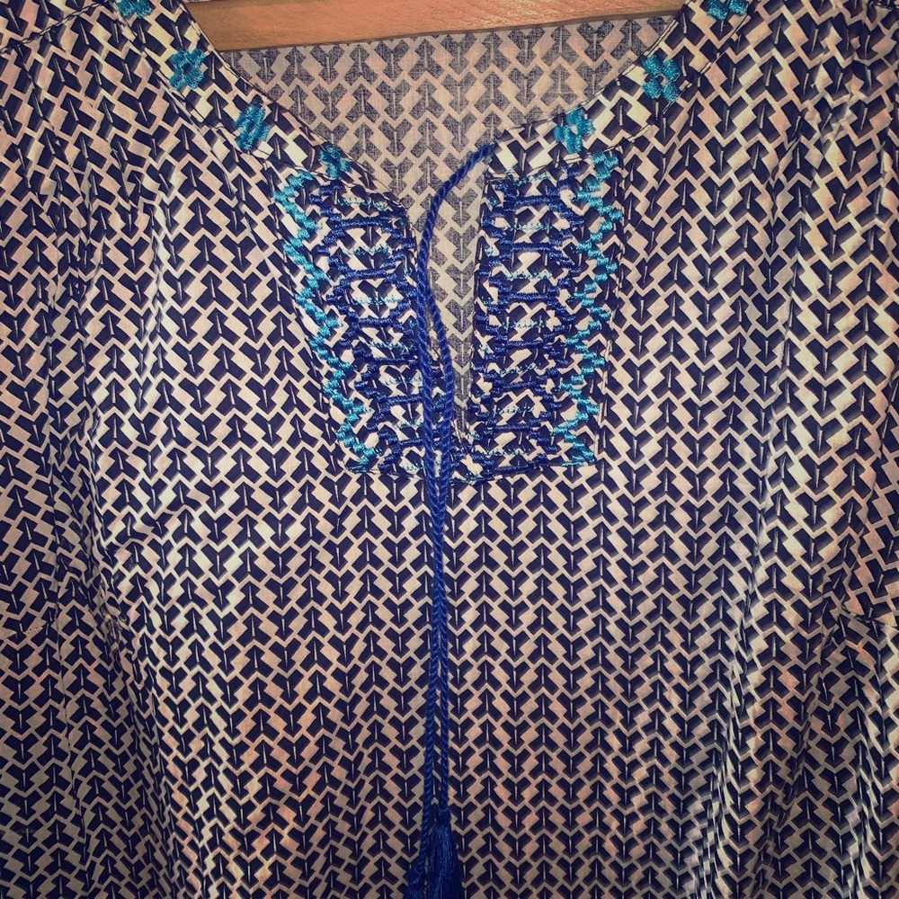 Sleeveless blouse
